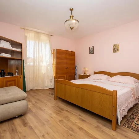 Pet Friendly In Kastel Stari