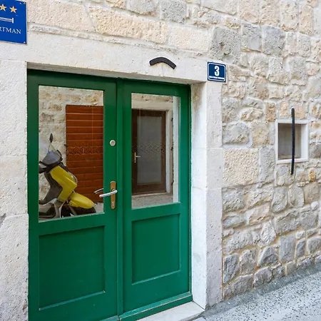 Pet Friendly In Kastel Stari * Kastela