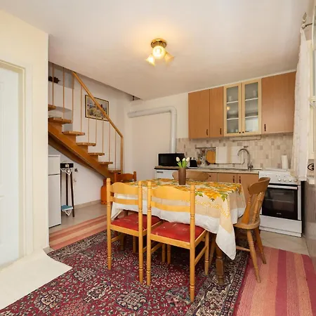 Pet Friendly In Kastel Stari *