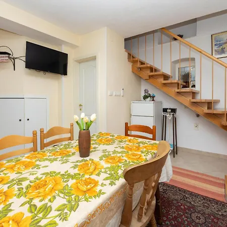 Apartment Pet Friendly In Kastel Stari